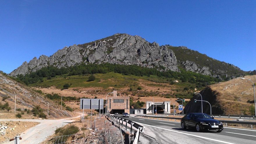 Unanimidad en las Cortes para pedir al Gobierno el fin del peaje de la autopista León-Asturias pero con trifulca política