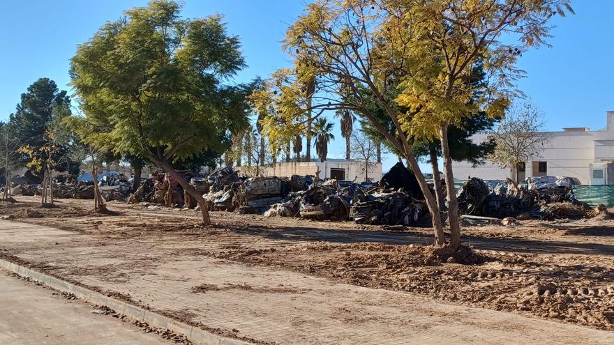 Alcaldes y empresarios desmienten a Mazón sobre la recuperación de los polígonos: "Seguimos quitando lodo"