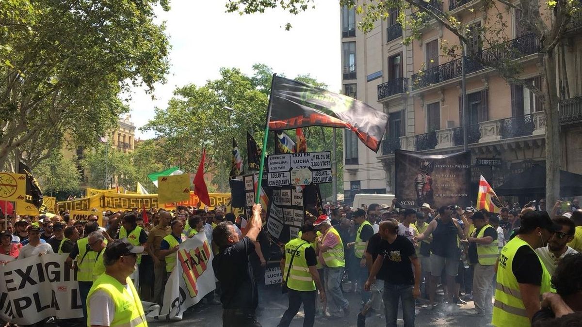Uber y Cabify suspenden su actividad en Barcelona por las "graves agresiones" de este miércoles