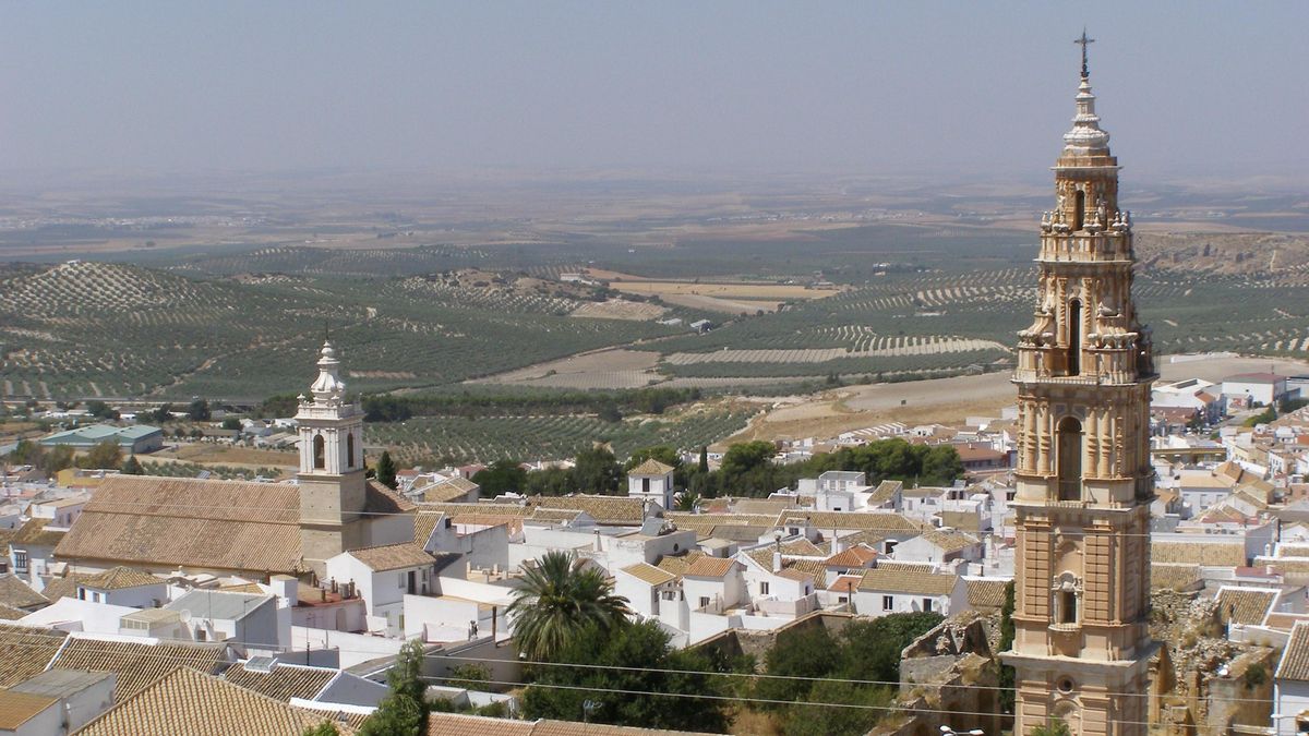 El patrimonio monumental y natural del pueblo de Sevilla donde se elaboran mantecados desde hace más de cuatro siglos