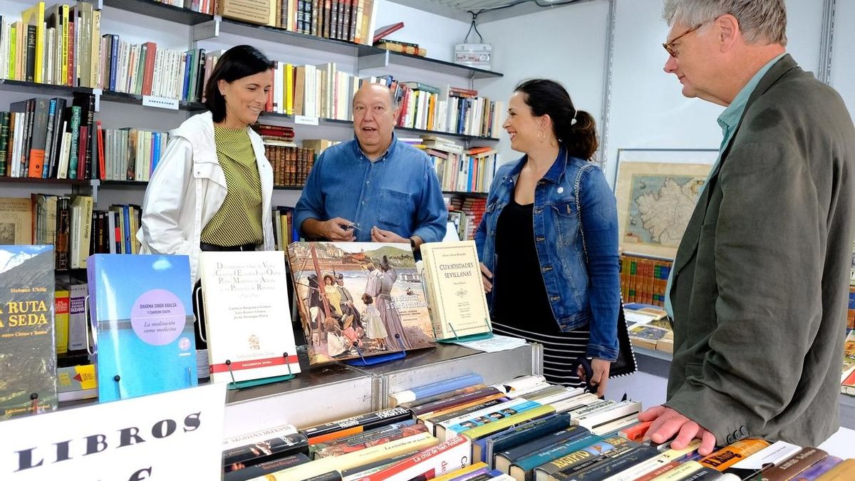 Abre sus puertas la "peculiar y prestigiosa" Feria del Libro Viejo, que destaca por su "calidad"