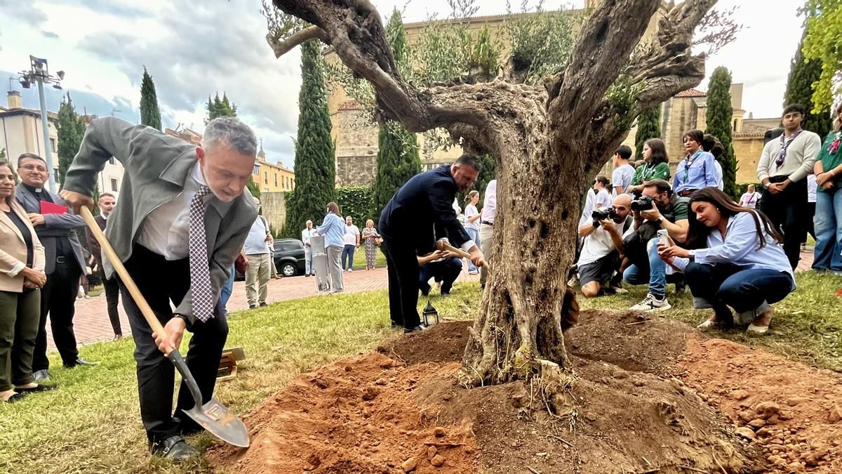 Acampada por Palestina lamenta que se les haya impedido el acceso al acto del hermanamiento entre Logroño y Belén en el Ayuntamiento