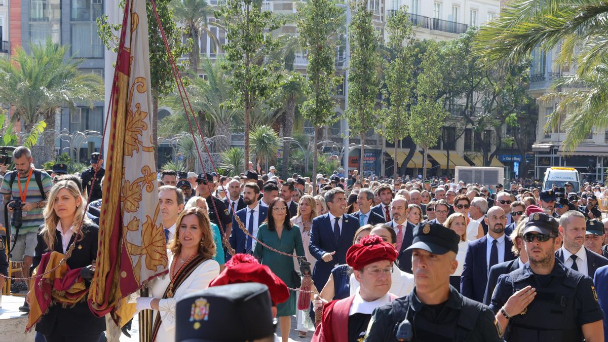 Imagen de archivo de una procesión cívica del 9 d'Octubre.