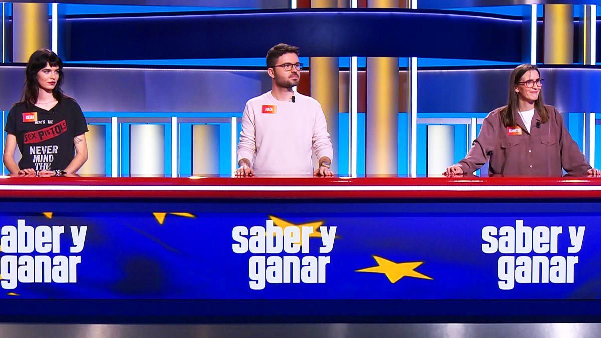 De izquierda a derecha: Loreto Sieso, Raül Valero y Celia Luque en los especiales europeos de 'Saber y ganar'