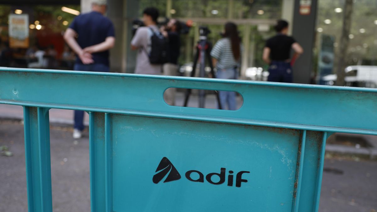 Sede de ADIF en Madrid, el pasado viernes, durante una visita de la Unidad Central Operativa (UCO) de la Guardia Civil para requerir información solicitada por el juez del Tribunal Supremo Leopoldo Puente.