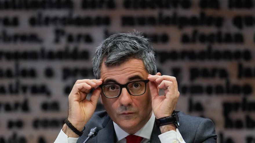 El ministro Félix Bolaños al inicio de su comparecencia en la comisión de investigación del Senado sobre la gestión del Centro de Investigaciones Sociológicas (CIS), este vienes.