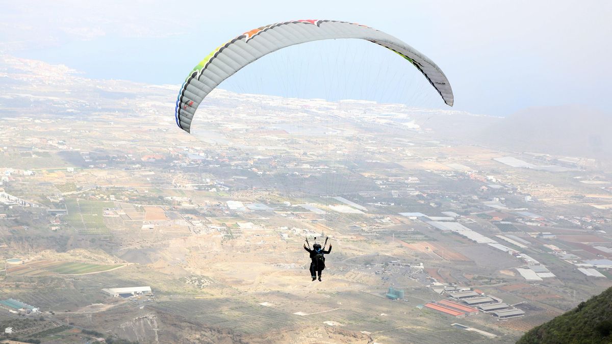 Dos hombres, heridos tras sufrir un accidente de parapente en Tenerife
