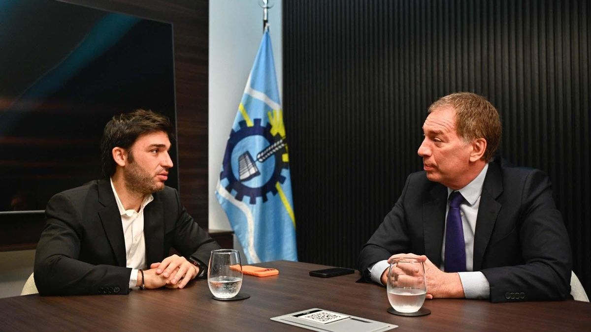 Para conseguir votos para la reforma laboral, el Gobierno ofrece fondos mientras ajusta a trabajadores y jubilados