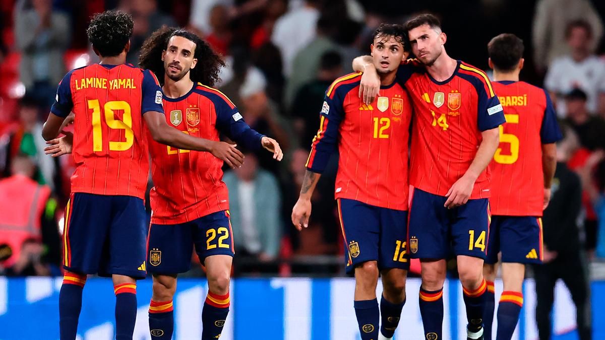 Varios jugadores de España, durante el partido ante Inglaterra