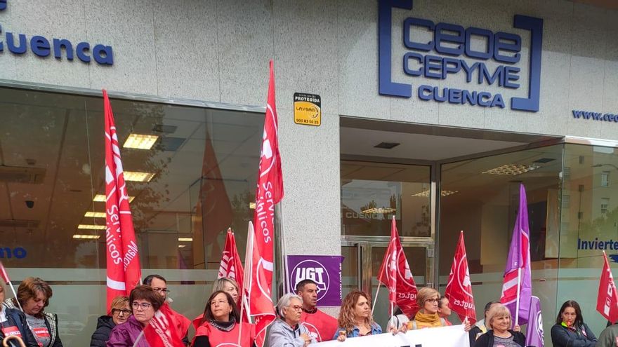 Las trabajadoras del sector de limpieza de Cuenca piden ante la patronal “justicia social” para el sector