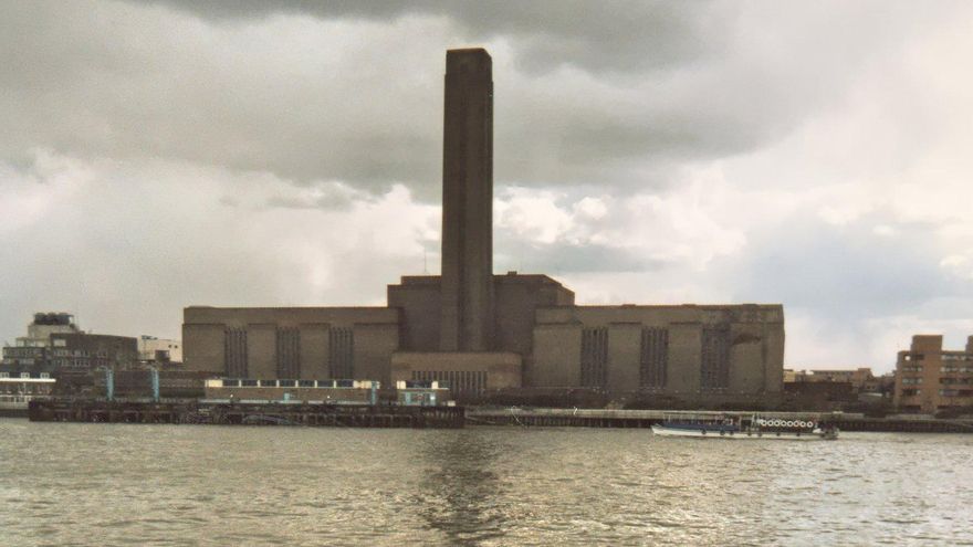 La central eléctrica abandonada que acabó convertida en uno de los museos más famosos de Londres