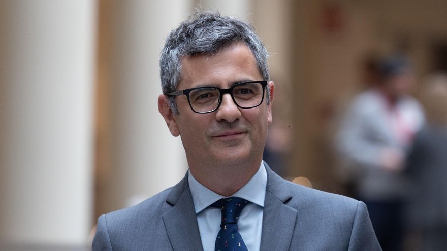 El ministro de la Presidencia, Justicia y Relaciones con las Cortes, Félix Bolaños, a su llegada a una sesión de control al Gobierno en el Senado, a 6 de mayo de 2025, en Madrid (España).