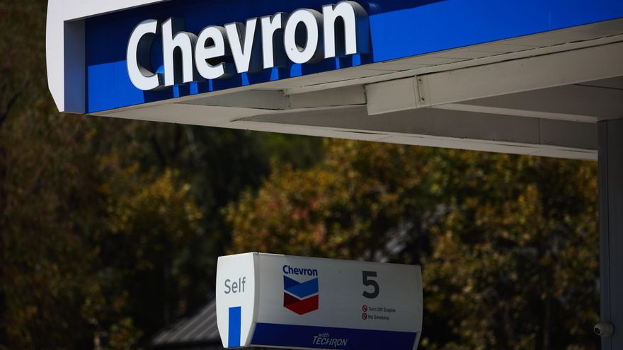 EE.UU. concederá a Chevron una licencia de operación mínima en Venezuela, según fuentes