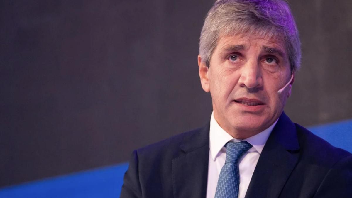 Inocencia Fiscal: el Gobierno presenta los cambios del nuevo proyecto para sacar más “dólares del colchón”