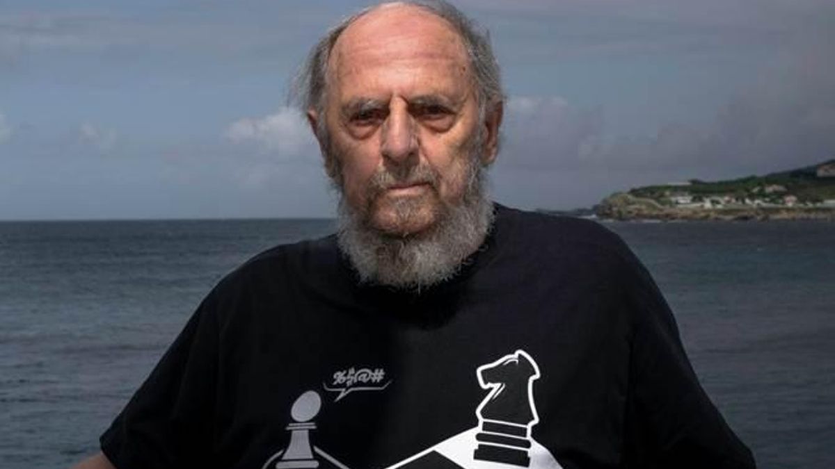 El poeta leonés Francisco Álvarez Velasco presenta en San Feliz de Torío su antología ‘De adobe y mar’