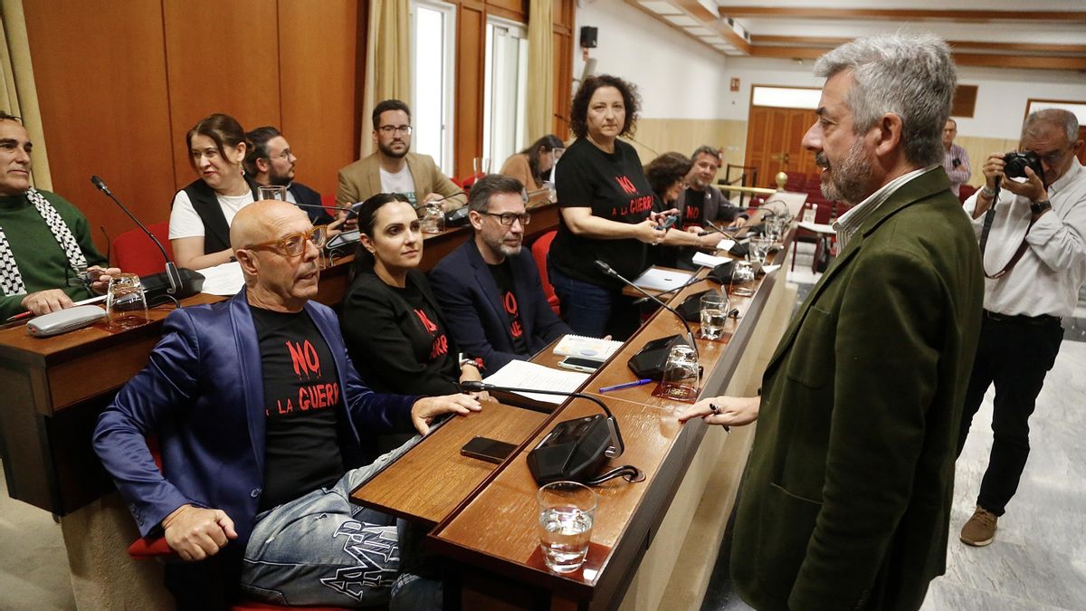 El 'No a la guerra' abre un debate en el Pleno y acaba con un acuerdo entre PP, PSOE y Hacemos