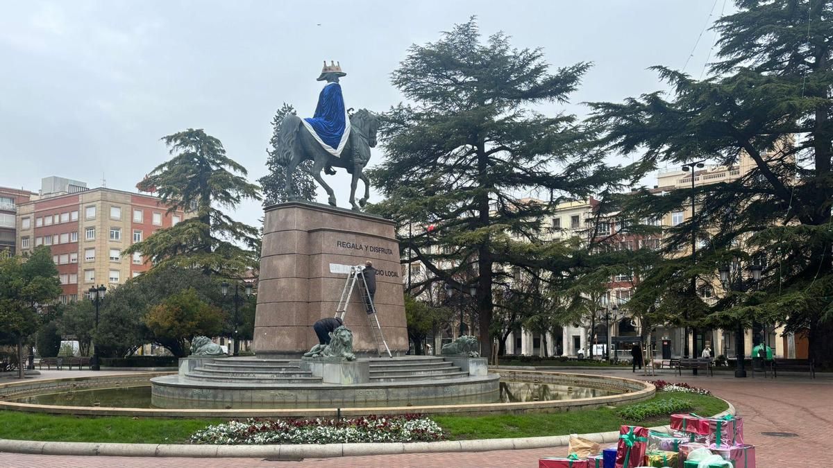 El monumento del Espartero de Logroño se convierte en un Rey Mago