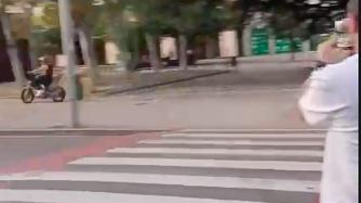 Detenido un menor por huir de la Policía Local con una moto trucada y poner en riesgo a numerosos viandantes en Logroño