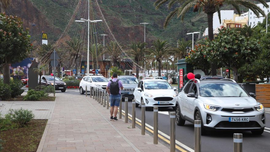 Entrada de la caravana en Santa Cruz de L Palma. LUIS G. MORERA