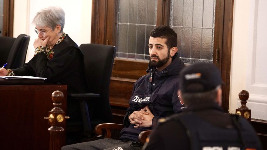 El fiscal subraya la “brutalidad exagerada” del acusado de asesinar de 52 puñaladas a su casera en León