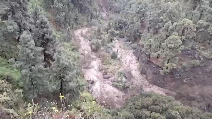 La borrasca ‘Nuria’ convierte el cauce de Las Angustias en un impetuoso río y lleva agua a La Laguna  de Barlovento