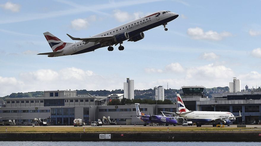 Nueva York pide a las aerolíneas que vuelan desde Reino Unido hacer pruebas covid