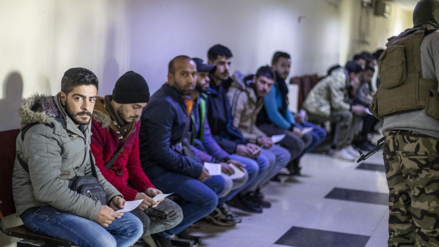 ¿Pueden las fuerzas armadas y de seguridad del régimen de Al Asad integrarse en la nueva Siria?