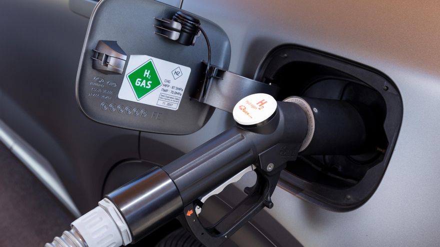 Aunque existe oferta comercial de vehículos de hidrógeno desde 2015 (el Toyota Mirai y el Hyundai Nexo y su antecesor, el ix35 Fuel Cell), el mercado en España es prácticamente inexistente.