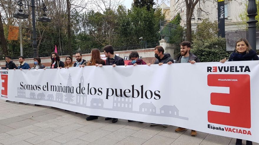 La Revuelta de la España Vaciada reivindica en una concentración un futuro para los jóvenes en los pueblos