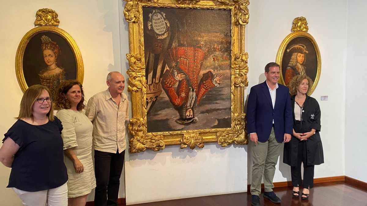 Las autoridades municipales han presenciado el retorno del cuadro de Felipe V a Xàtiva.