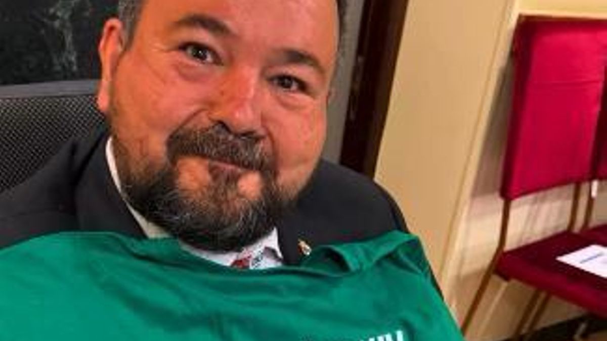 El alcalde de La Roda 'cuela' en el Congreso una carta para León XIV y le pide que "rece" por los enfermos de ELA