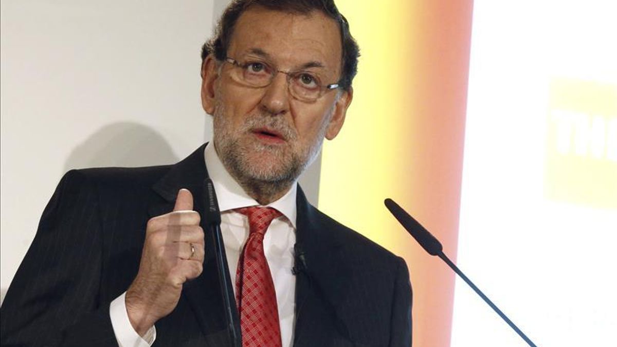 Rajoy ve en la caída del paro un cambio de ciclo y bases sólidas de recuperación