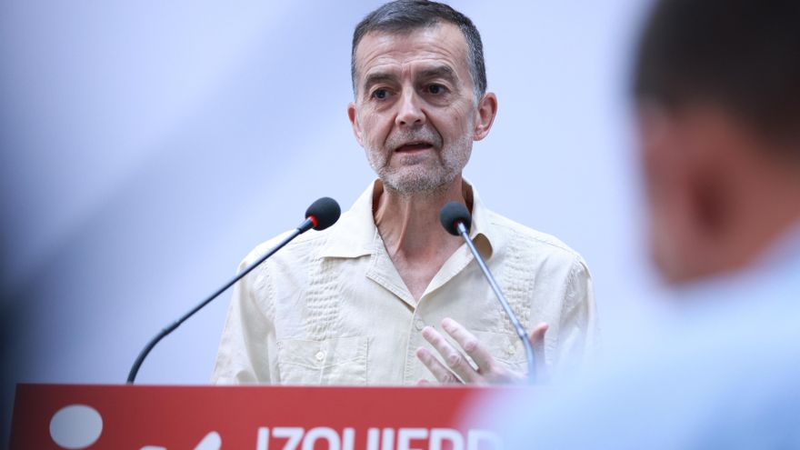 El coordinador federal de Izquierda Unida, Antonio Maíllo, ofrece una rueda de prensa en el inicio del curso político. A 1 de septiembre de 2025, en Sevilla, Andalucía (España)