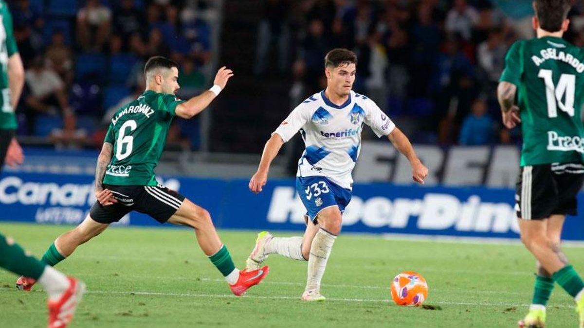 Tenerife y Ferrol empatan en el duelo de descendidos