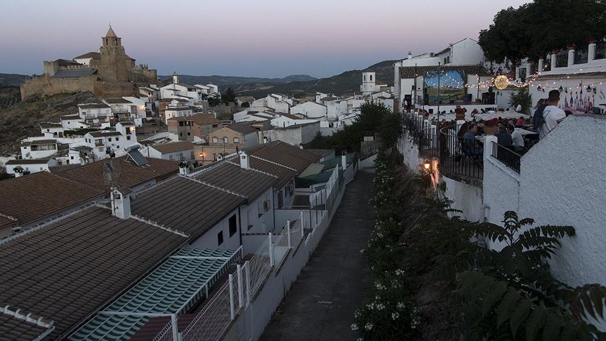 Vista genérica del pueblo de Iznájar, donde ha dado positivo un anciano