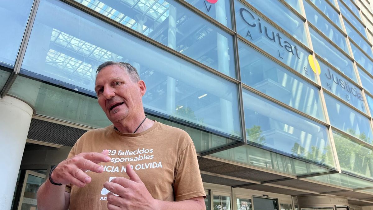 El presidente de la asociación, Christian Lesaec, en la Ciudad de la Justicia de València.