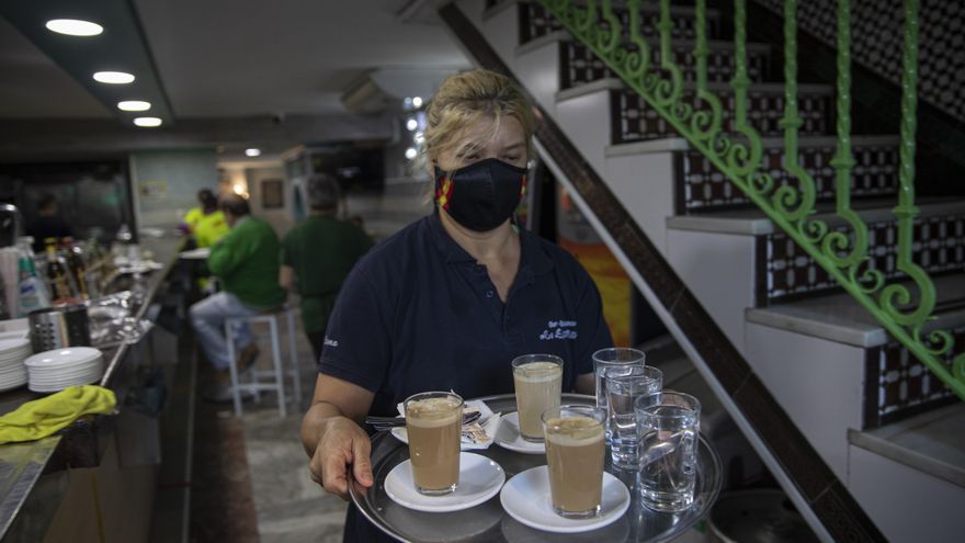 La respuesta a la queja de los empresarios hosteleros de Almería: "No faltan camareros, sino condiciones dignas"