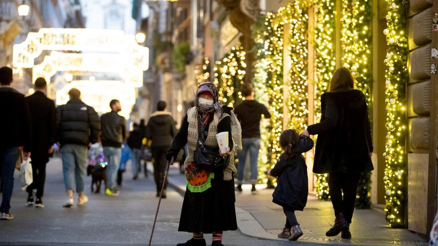 Italia empieza la semana del cierre navideño con limitaciones entre regiones