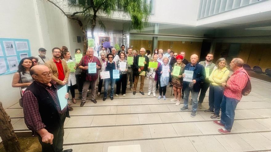Usuarios del centro de salud Lucano mantienen las protestas y entregarán unas 300 firmas contra las demoras en las citas