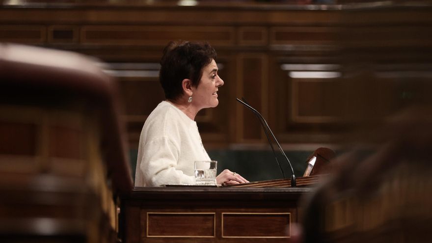 La portavoz de EH Bildu en el Congreso, Mertxe Aizpurua, interviene en una sesión plenaria en el Congreso de los Diputados.