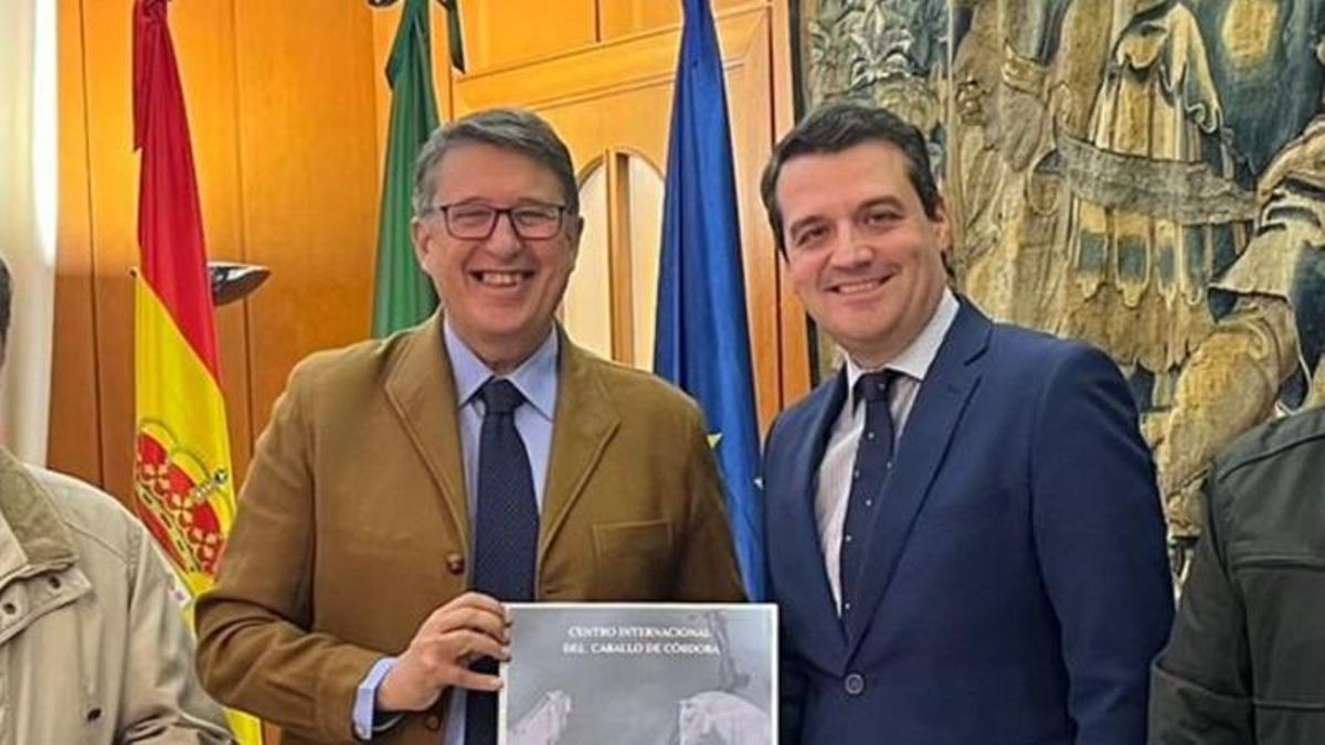 El presidente de Córdoba Ecuestre, Rafael Blanco, y el alcalde de Córdoba, José María Bellido.