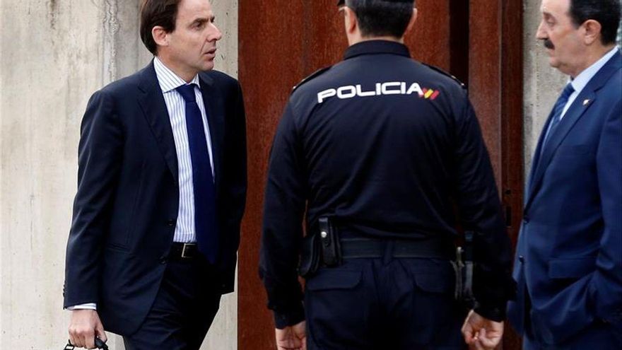 La jueza propone juzgar a López Madrid y al comisario Villarejo por el acoso y apuñalamiento a la doctora Pinto