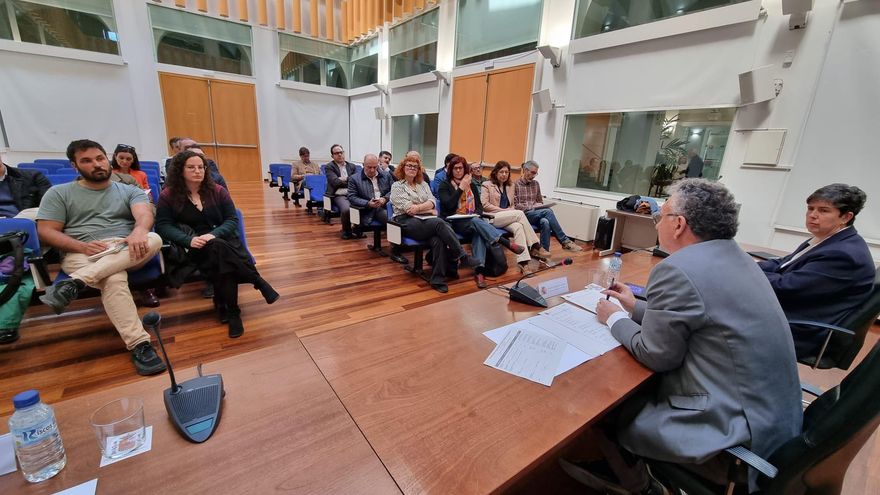 Empresas extremeñas del campo, la construcción y forestales se informan de cómo contratar inmigrantes