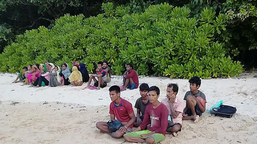 Malasia detiene a 27 refugiados rohinyás tras entrar en el país por mar