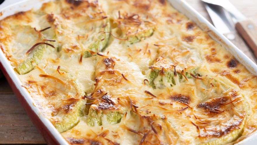 Sin bechamel ni carne picada: esta lasaña que se hace con calabacín y calabaza es más jugosa y fácil de preparar