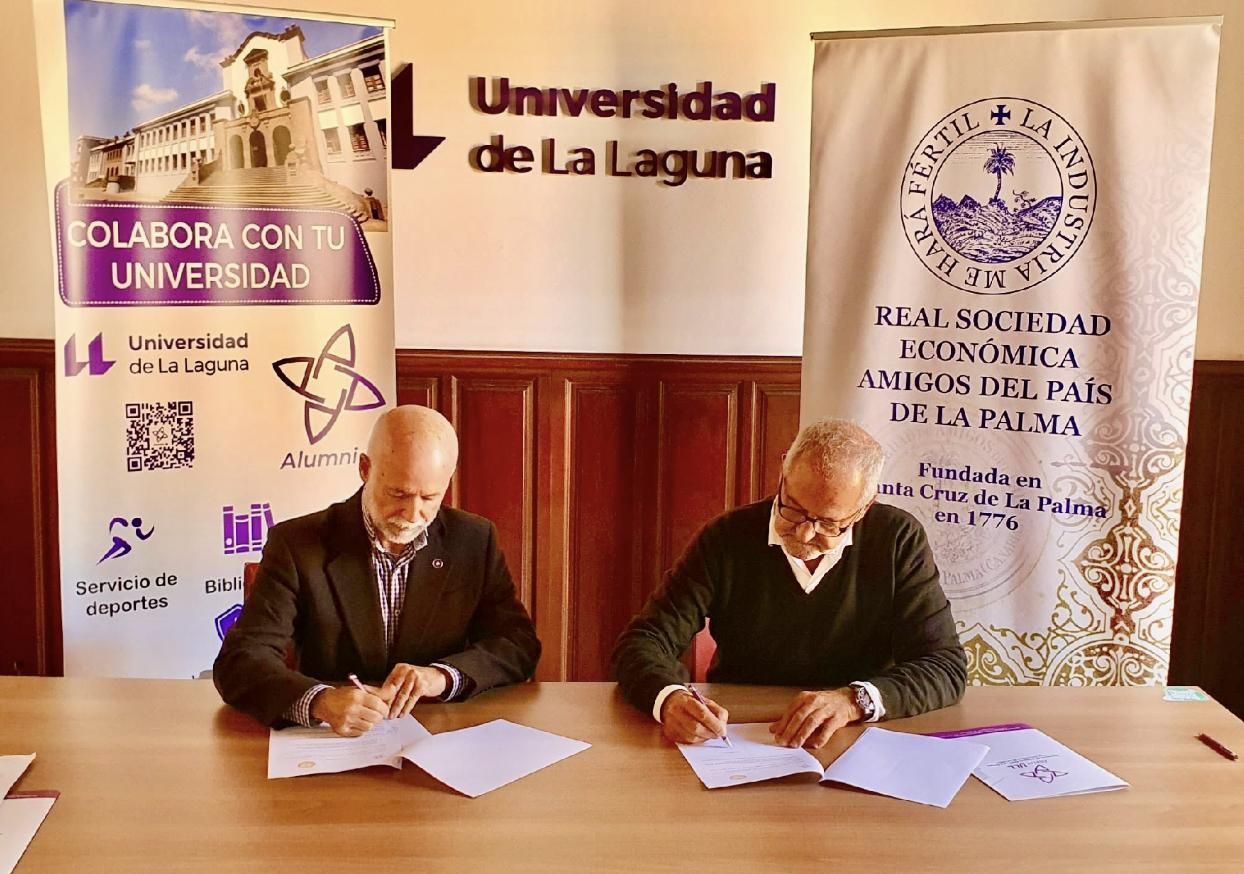 Un momento de la firma del convenio.