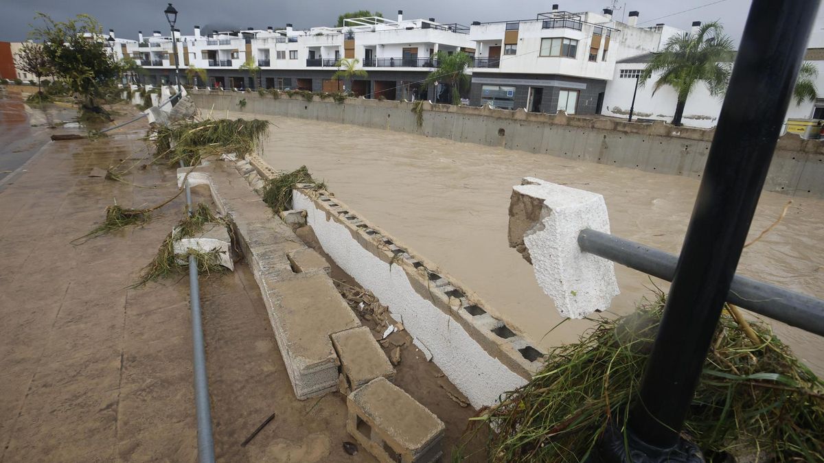 Vista de las inundaciones a consecuencia del paso de la dana Adam en la localidad alicantina de Els Poblets, este lunes.