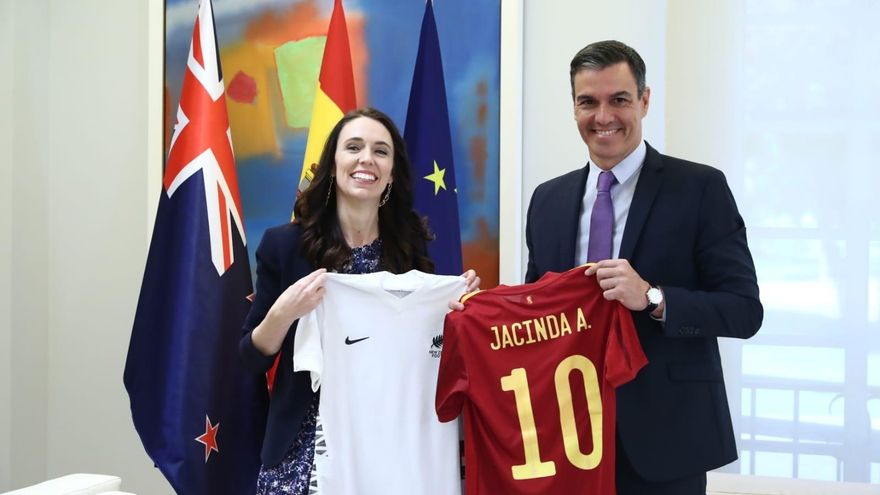 El presidente del Gobierno, Pedro Sánchez, recibe en La Moncloa a la primera ministra de Nueva Zelanda, Jacinda Ardern.