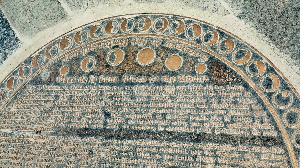 Puerta a la Umbraesfera de Madrid, vuelta a colocar en la plaza Luna