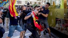 Ultras revientan una manifestación nacionalista del 9 de Octubre en Valencia